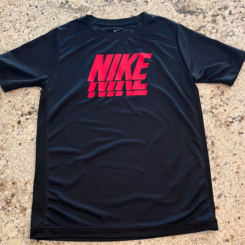 Nike boys athletic tee. Size XL. Black with red Nike logo